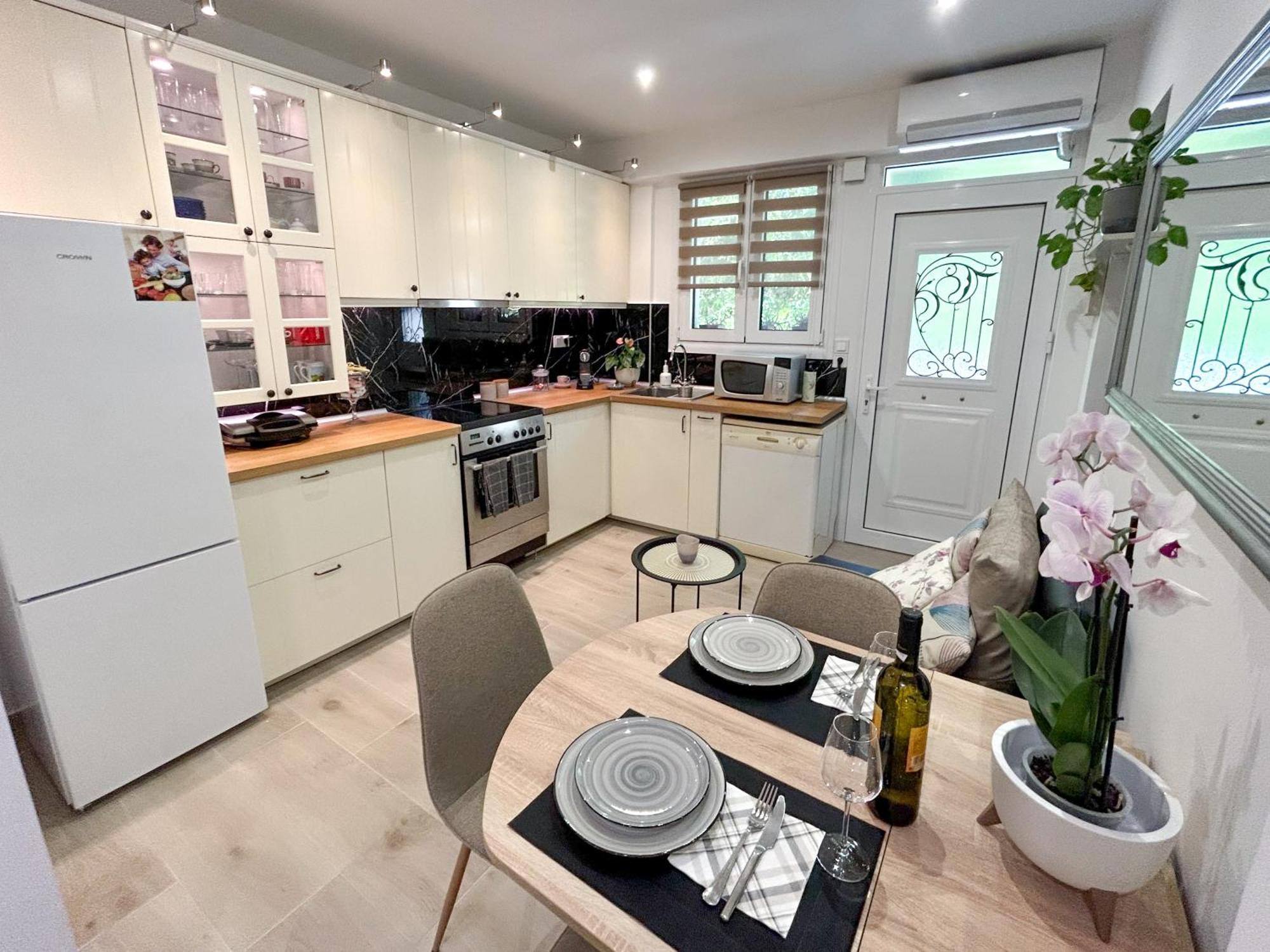 Garden Apartment *